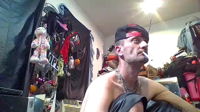 Snapshot of slinginbigD chatting on October 2025 03:29:02 AM slinginbigD online show from October 2025 03:29:02 AM