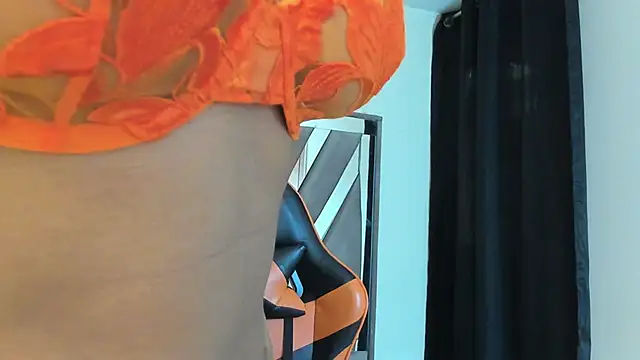 sara williams01 online show from November 2025 01:00:01 PM