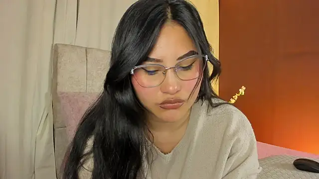 Little Ivy online show from October 2025 07:04:01 PM