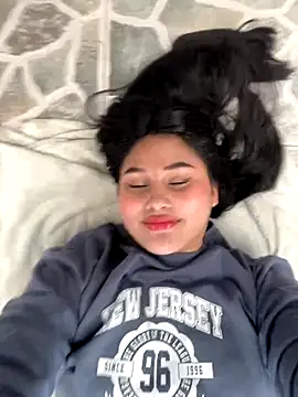 Little Ivy online show from November 2025 04:10:01 PM