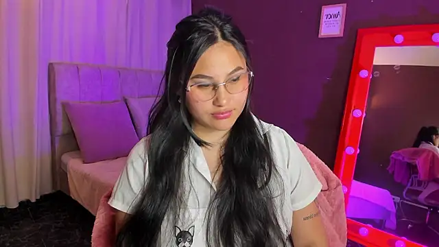 Little Ivy online show from March 2026 07:18:01 PM