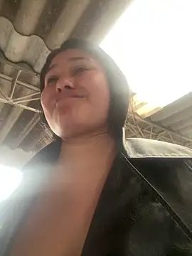 Little Ivy online show from November 2025 07:36:01 PM