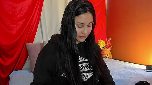 Little Ivy online show from November 2025 07:07:01 PM