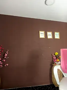 Little Ivy online show from November 2025 07:36:02 PM