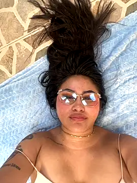 Little Ivy online show from November 2025 03:50:02 PM