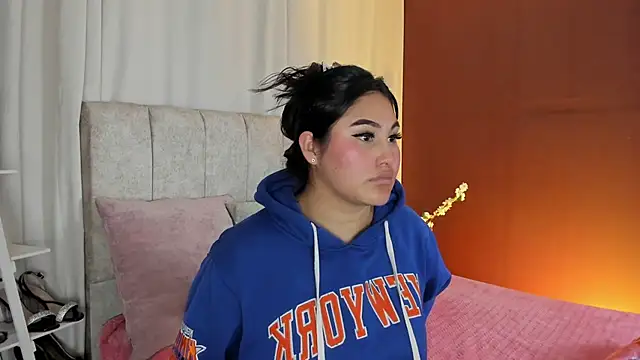 Little Ivy online show from September 2025 06:58:02 PM