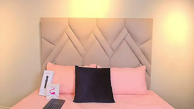 Isis Osman online show from April 2026 07:59:01 PM