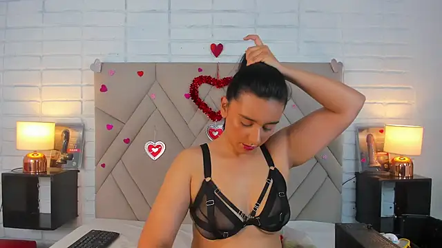 Isis Osman online show from February 2025 01:33:01 PM