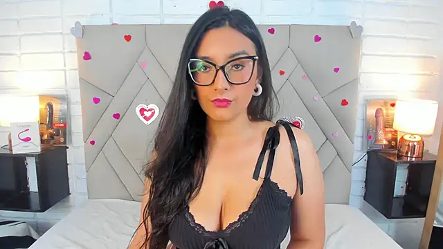 Isis Osman online show from March 2025 02:47:01 PM