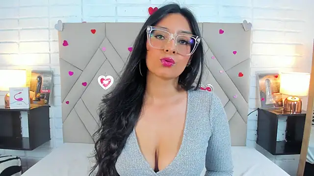 Isis Osman online show from February 2025 08:58:02 PM