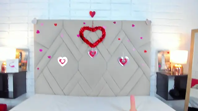 Isis Osman online show from February 2025 08:47:01 PM