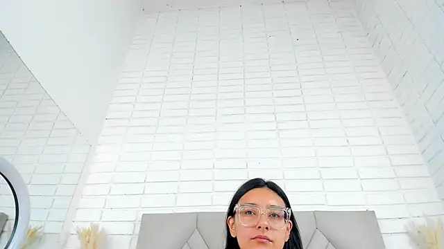 Isis Osman online show from October 2025 07:17:01 PM