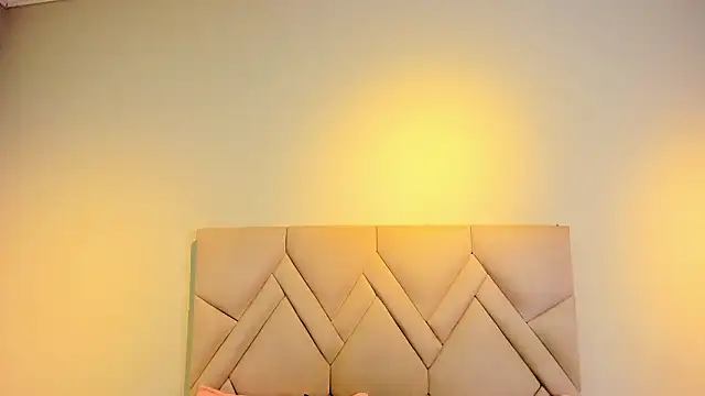 Isis Osman online show from March 2026 07:42:01 PM