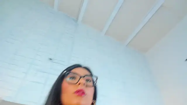 Isis Osman online show from February 2025 12:08:01 AM