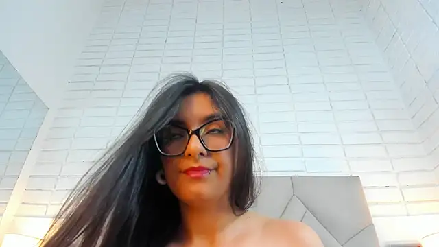 Isis Osman online show from March 2025 05:28:02 AM