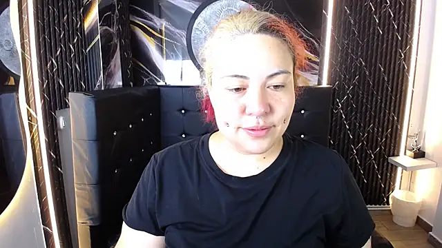 Bruja  Scarlata online show from November 2025 09:47:02 AM