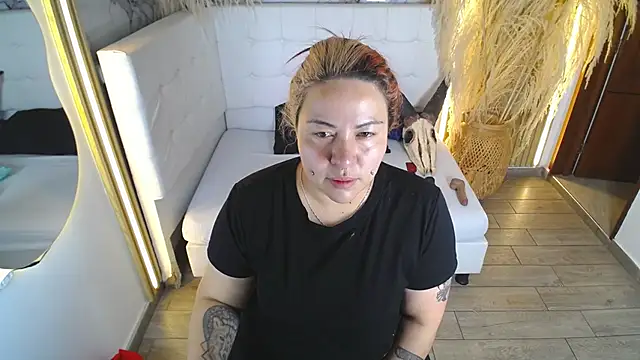 Bruja  Scarlata online show from November 2025 10:16:02 AM