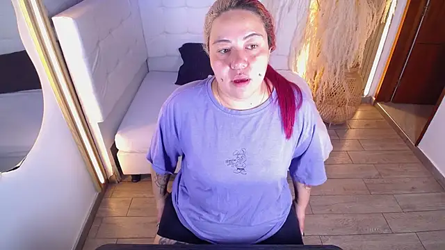 Bruja  Scarlata online show from November 2025 10:16:02 AM