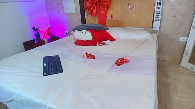 mialopez52 online show from February 2026 07:24:01 PM