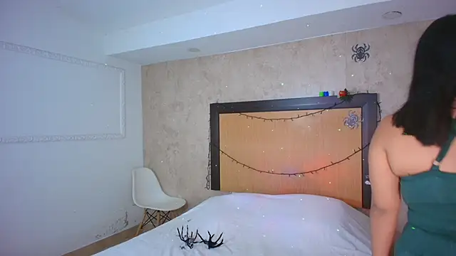 mialopez52 online show from November 2025 10:47:02 PM