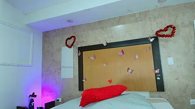 mialopez52 online show from April 2026 07:58:02 PM