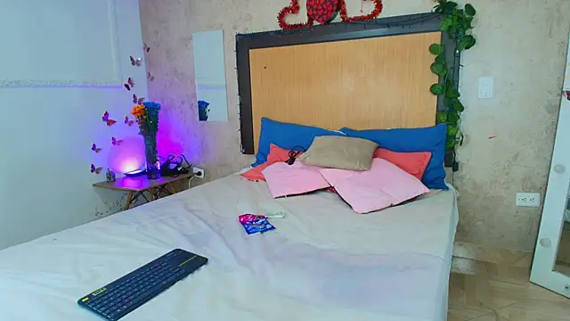 mialopez52 online show from June 2026 07:03:01 PM