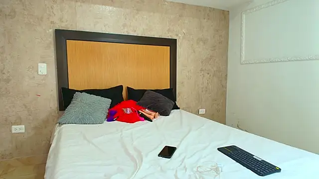 mialopez52 online show from February 2025 08:09:02 PM
