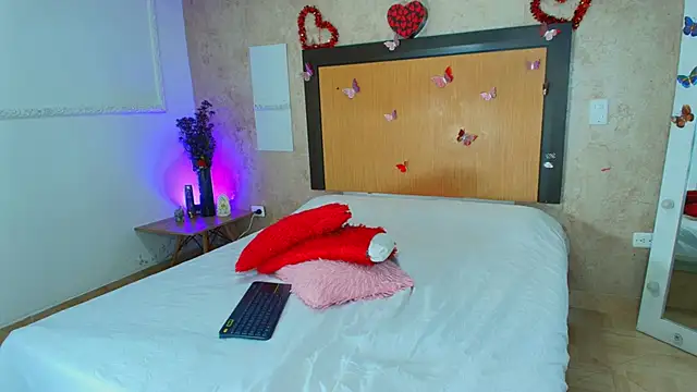 mialopez52 online show from May 2026 06:06:02 PM