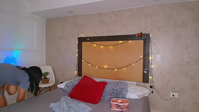 mialopez52 online show from November 2025 06:11:02 PM