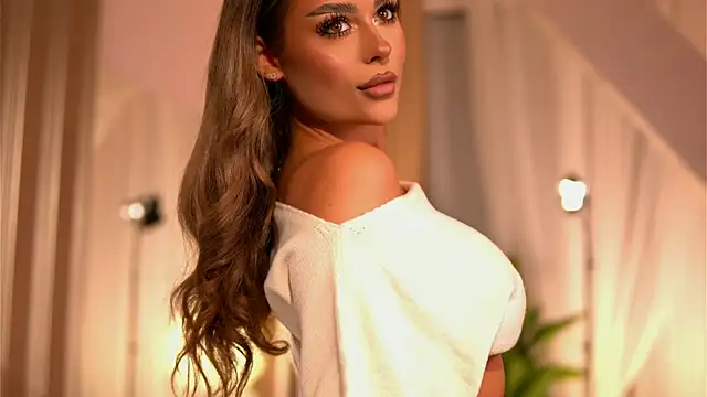 YasmineShaw online show from September 2025 10:41:02 PM