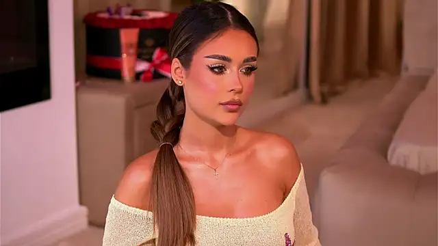 YasmineShaw online show from November 2025 11:52:01 PM