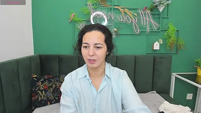 Snapshot of Linda_Insatiable chatting on December 2025 01:31:01 AM Linda Insatiable online show from December 2025 01:31:01 AM