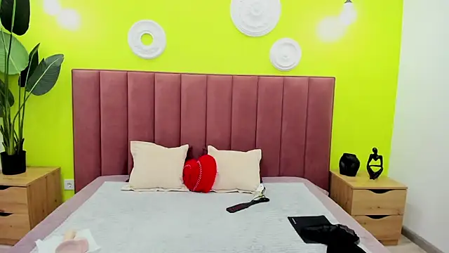 Linda Insatiable online show from April 2026 01:31:02 AM