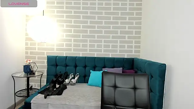 Linda Insatiable online show from November 2025 01:37:02 AM