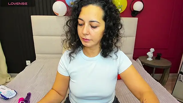 Linda Insatiable online show from October 2025 01:29:01 AM