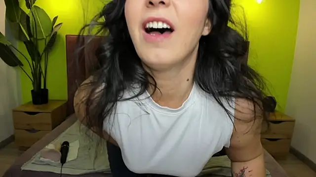 Linda Insatiable online show from May 2026 01:33:01 AM