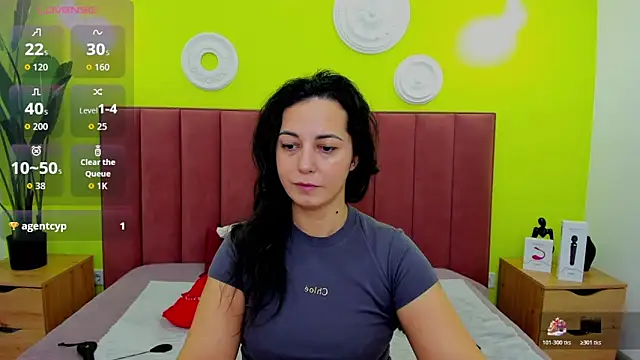 Snapshot of Linda_Insatiable chatting on February 2026 01:40:01 AM Linda Insatiable online show from February 2026 01:40:01 AM