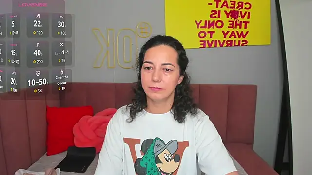 Linda Insatiable online show from November 2025 01:31:02 AM