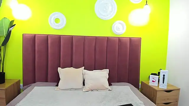 Linda Insatiable online show from March 2026 01:33:01 AM