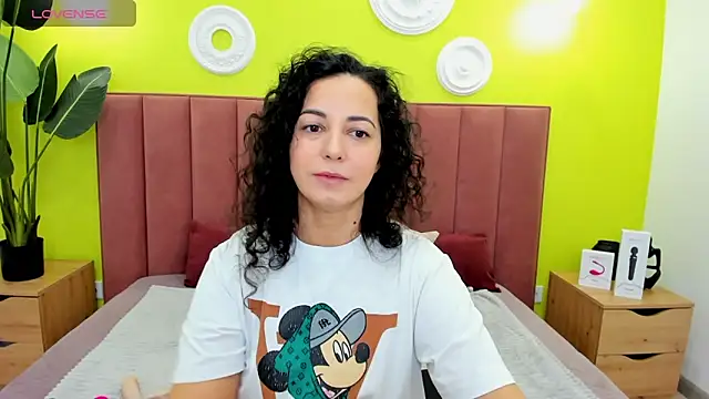 Snapshot of Linda_Insatiable chatting on February 2026 01:03:02 AM Linda Insatiable online show from February 2026 01:03:02 AM