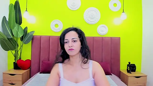 Linda Insatiable online show from May 2026 01:25:01 AM