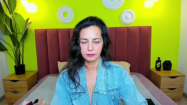 Linda Insatiable online show from May 2026 01:31:02 AM