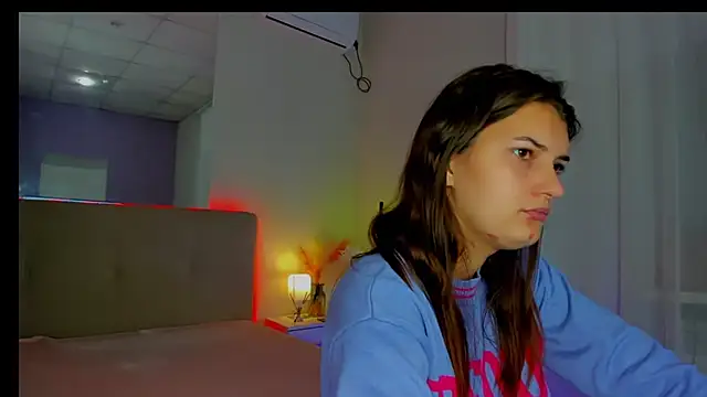 Laura Leee online show from October 2025 05:30:01 AM