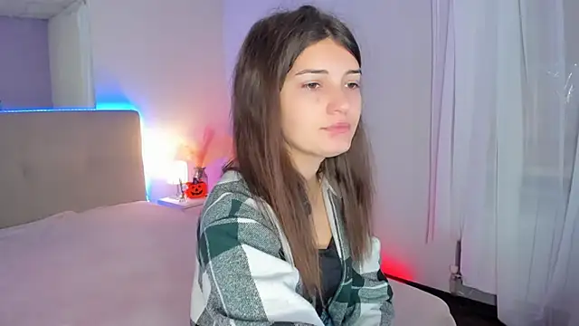 Laura Leee online show from October 2025 05:11:01 AM
