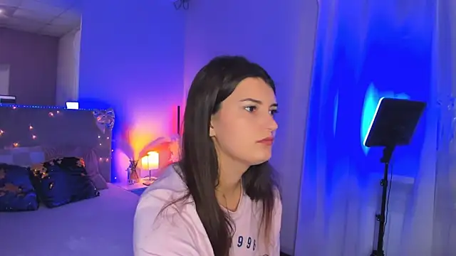 Laura Leee online show from June 2026 05:04:02 AM