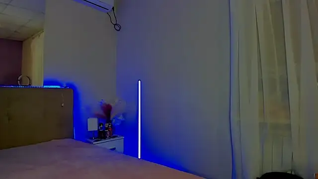 Laura Leee online show from November 2025 06:17:01 AM