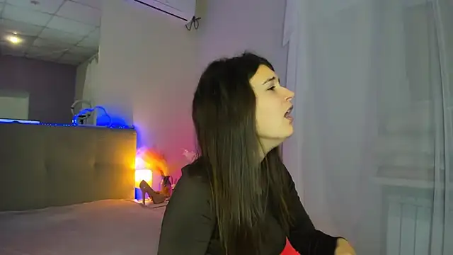 Laura Leee online show from November 2025 05:52:01 AM