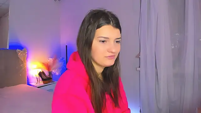 Snapshot of Laura_Leee chatting on February 2026 06:23:02 AM Laura Leee online show from February 2026 06:23:02 AM