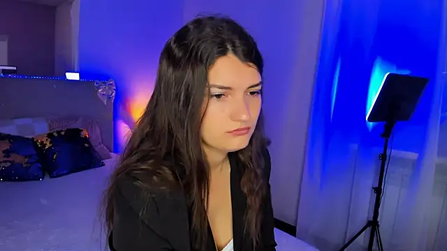 Laura Leee online show from June 2026 05:05:01 AM
