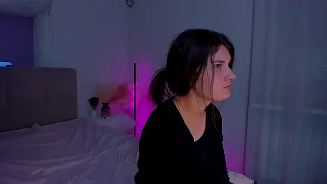 Laura Leee online show from March 2025 12:39:02 PM